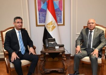 لقاء موسع بين نائب رئيس مجلس الوزراء للتنمية الصناعية وزير الصناعة والنقل مع وزير التموين والتجارة الداخلية