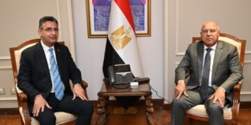 لقاء موسع بين نائب رئيس مجلس الوزراء للتنمية الصناعية وزير الصناعة والنقل مع وزير التموين والتجارة الداخلية