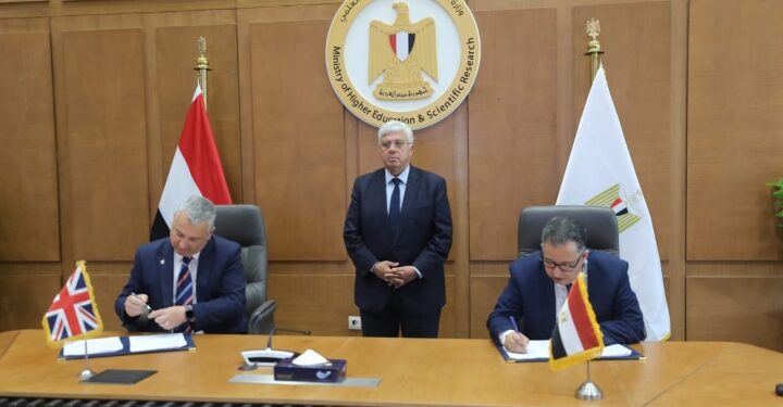 وزير التعليم العالي يشهد مراسم توقيع برتوكول تعاون بين جامعة الدلتا للعلوم والتكنولوجيا وجامعة بليموث بالمملكة المتحدة