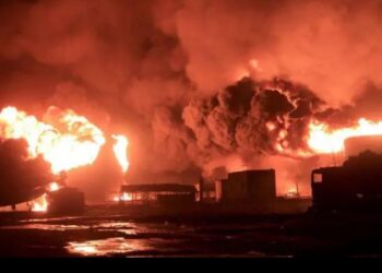 خبراء: قصف الحديدة جاء ضمن خطة إيرانية أمريكية مسبقة