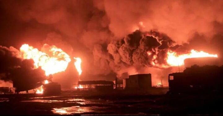 خبراء: قصف الحديدة جاء ضمن خطة إيرانية أمريكية مسبقة