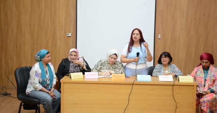 انطلاق المحطة الأولى لحملة مجلة حواء التوعوية والمسابقة الثقافية” هنوفر في فواتيرنا ونرشد استهلاكنا”  بالتعاون مع الهيئة العامة لقصور الثقافة من قصر ثقافة روض الفرج