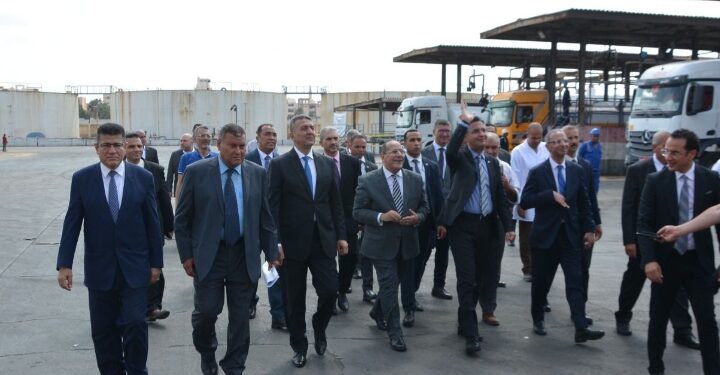 وزير التموين والتجارة الداخلية يتفقد محطة الزيوت والشحوم بالمكس والتابعة للشركة القابضة للصناعات الغذائية