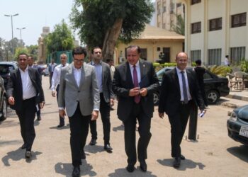 وزير الثقافة يتفقد المجلس الأعلى للثقافة ويؤكد أهمية تطوير منظومة العمل والاعتماد على التقنيات الرقمية