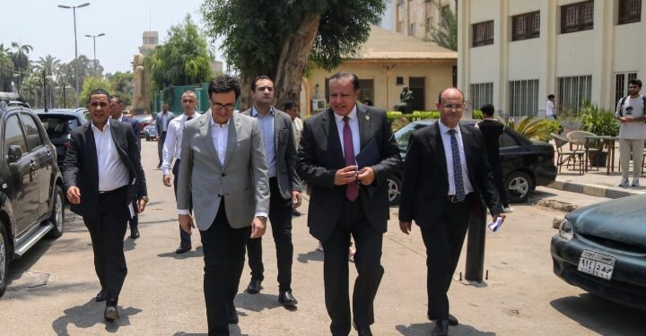 وزير الثقافة يتفقد المجلس الأعلى للثقافة ويؤكد أهمية تطوير منظومة العمل والاعتماد على التقنيات الرقمية