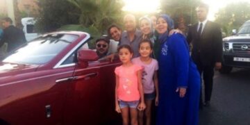 لهذه الأسباب … لن يستغرب العالم رؤيتهم العاهل المغربي يسوق سيارته بنفسه وبدون حراسة