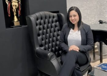 برقية تهنئه للاستاذة هولي هابي بمناسبة التخرج