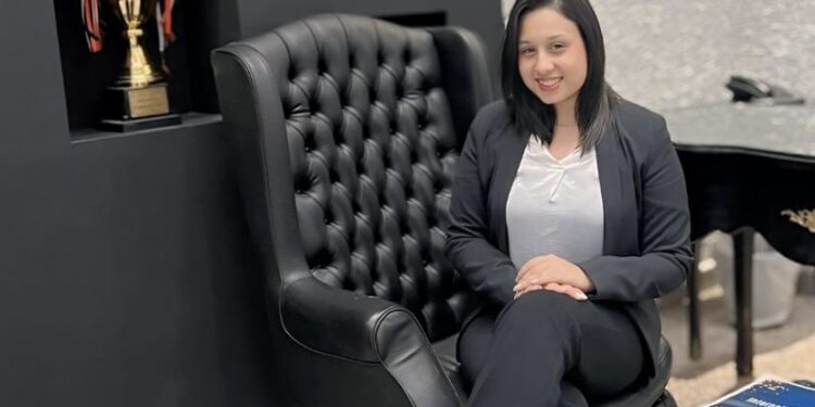 برقية تهنئه للاستاذة هولي هابي بمناسبة التخرج