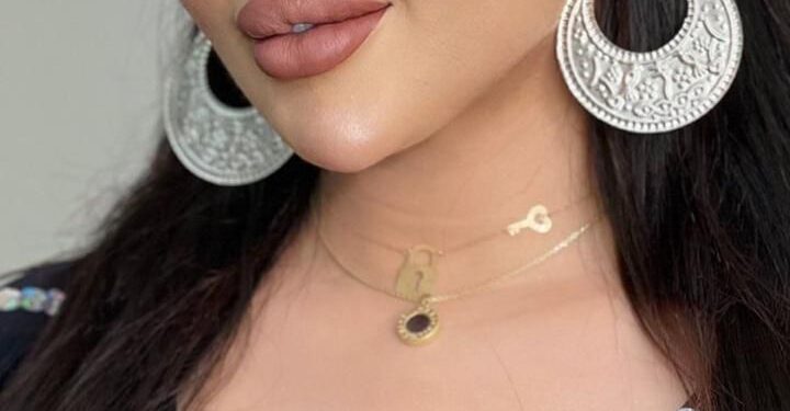 سارة شهاب مصممة الأزياء فى أحدث إطلالة لها على السوشيال ميديا