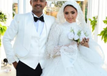 محمد أحمد ومحمود أحمد وخالد أحمد يهنئون العروسين عمر وفاطمة بزفافهما