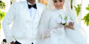 محمد أحمد ومحمود أحمد وخالد أحمد يهنئون العروسين عمر وفاطمة بزفافهما