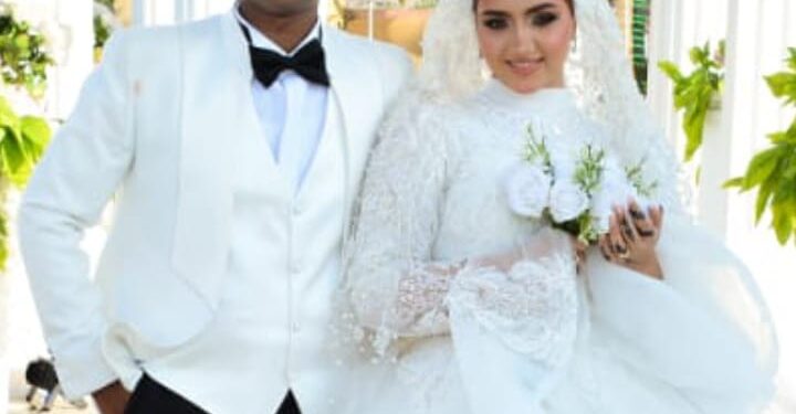 محمد أحمد ومحمود أحمد وخالد أحمد يهنئون العروسين عمر وفاطمة بزفافهما