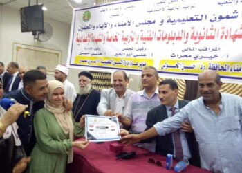 تكريم أوائل الثانوية العامة والتعليم الفني بإدارة أشمون التعليمية