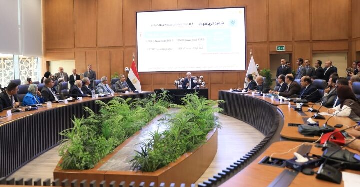 التعليم العالي يعلن عن الأماكن الخالية بالكليات والمعاهد للشعب الادبية