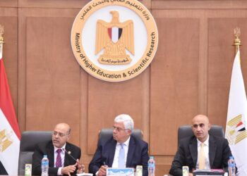 الإجتماع الأول للجنة الوزارية لتنفيذ مشروع المواءمة بين مخرجات الدراسة وسوق العمل برئاسة وزير التعليم العالي