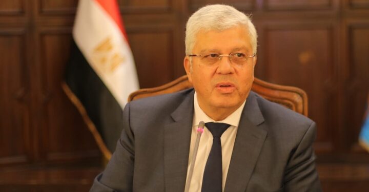 د. ايمن عاشور يصدر قرارًا ببدء الدراسة بكليات جديدة بجامعتي باديا ووادي النيل