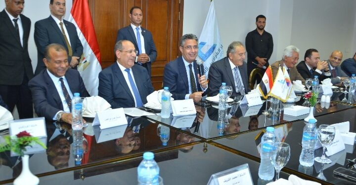 وزير التموين يلتقى رئيس الاتحاد العام للغرف التجارية المصرية، ورؤساء الغرف التجارية  علي مستوي كافة المحافظات