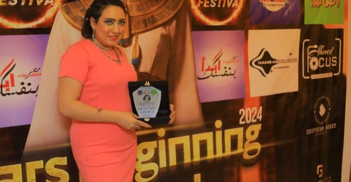 الأعلاميه اسراء جمال تتواصل النجاح المستمر ويتم تكريمها فى مؤتمر أبدا بنفسك