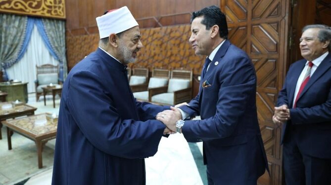 شيخ الأزهر يستقبل وفد اتحاد الكشافة المسلم ويوصيهم بالتعريف لما يتعرض له الشعب الفلسطيني من عدوان ومجازر