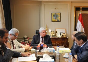 وزير التعليم العالي يبحث مع السفير السوداني بالقاهرة سبل التعاون المشترك بين البلدين