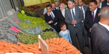 وزير التموين يوجه  بتخصيص أماكن بالمجمعات الاستهلاكية لطرح الخضروات والفاكهة بأسعار مخفضة