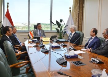 وزير التموين يجتمع برئيس الشعبة العامة للذهب والمجوهرات ورئيس البورصة المصرية للسلع لبحث أوجه التعاون المشترك