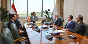 وزير التموين يجتمع برئيس الشعبة العامة للذهب والمجوهرات ورئيس البورصة المصرية للسلع لبحث أوجه التعاون المشترك
