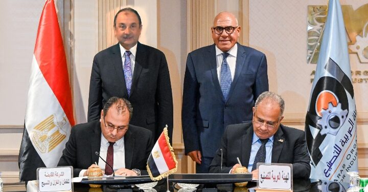 رئيس الهيئة العربية للتصنيع ووزير قطاع الأعمال العام   يشهدان توقيع بروتوكولي تعاون لدعم وتعميق التصنيع المحلي