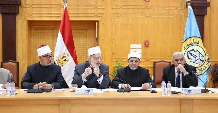 مجلس جامعة الأزهر يهنئ مفتي الجمهورية ويشيد بتصنيف الجامعة ضمن أفضل 1000 جامعة على مستوى العالم وفقًا لتصنيف شنغهاي