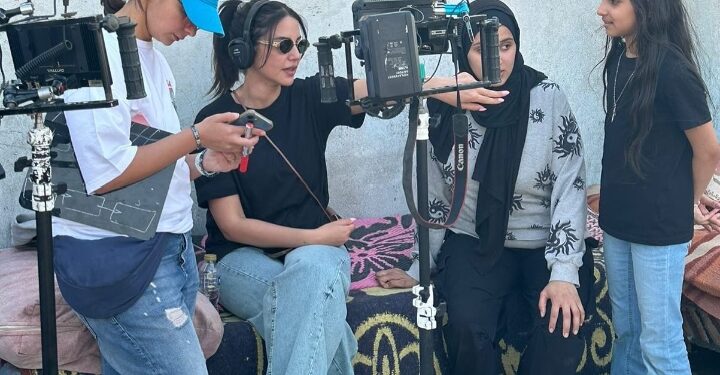 درة تكشف عن تجربتها الأولى في الإخراج والإنتاج بفيلم وثائقي بعنوان “وين صرنا”