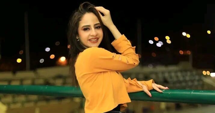 تألق التوب موديل شيري ياسر