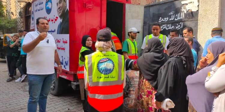 دعمًا لأهالي كفر الجبل.. «مستقبل وطن» يواصل مبادرة علبة حلاوة المولد بجنيه بالهرم