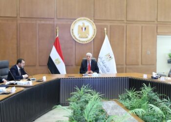 د. ايمن عاشور يرأس الاجتماع الأول للجنة العليا لمستشفيات ومراكز ووحدات الأورام الجامعية