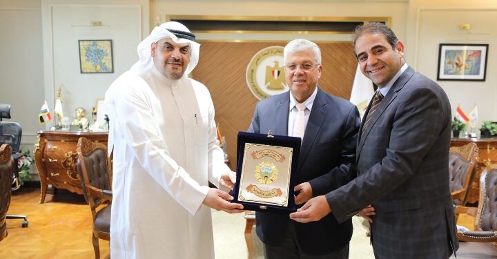 وزير التعليم العالي يستقبل السفير الكويتي لبحث سبل التعاون المشترك