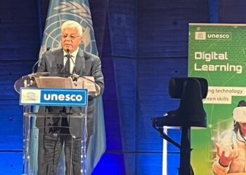 د. ايمن عاشور يستعرض التجربة الرائدة لبنك المعرفة المصري خلال مشاركته بمؤتمر “أسبوع التعلم الرقمي بباريس