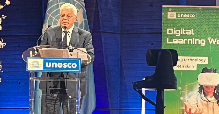 د. ايمن عاشور يستعرض التجربة الرائدة لبنك المعرفة المصري خلال مشاركته بمؤتمر “أسبوع التعلم الرقمي بباريس