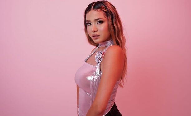 ربى زعرورة تغني باللهجة الجزائرية