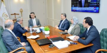 وزير التموين يلتقي رئيس المنطقة الاقتصادية لقناة السويس لبحث سُبل التعاون المشترك