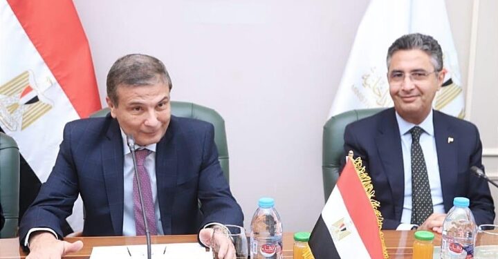 وزيرا الزراعة والتموين يبحثان ضبط اسعار بيض المائدة بالتعاون مع اتحاد منتجى الدواجن