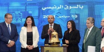 احتفالا بالإنتقال للسوق الرئيسي : رئيس البورصة يشارك قيادات الشركة الدولية للأسمدة والكيماويات فعالية “قرع الجرس”