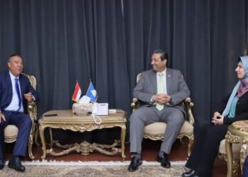 محافظ دمياط يستقبل ممثلى الشركة التركية للمنسوجات DNM لبحث أُطر التعاون المشترك