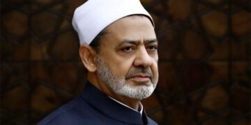 *شيخ الأزهر يعزي اللواء محمود توفيق وزير الداخلية في وفاة والدته