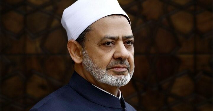 *شيخ الأزهر يعزي اللواء محمود توفيق وزير الداخلية في وفاة والدته