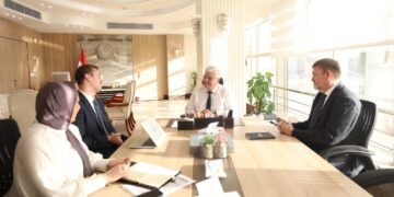 وزير التعليم العالي يستقبل وفدًا من مؤسسة التايمز البريطانية لبحث تصنيفات الجامعات المصرية