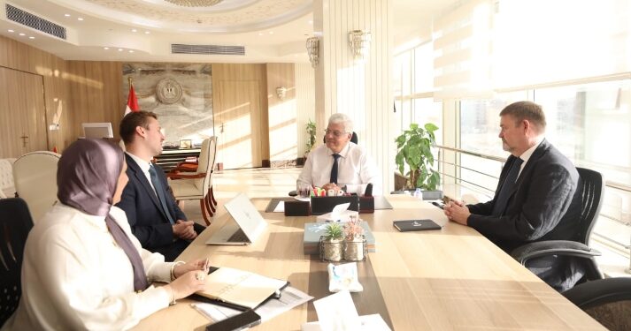 وزير التعليم العالي يستقبل وفدًا من مؤسسة التايمز البريطانية لبحث تصنيفات الجامعات المصرية