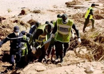 مع أن الأمطار في بدايتها ، السيول الأخيرة فضحت الفساد والمفسدين وغباء بعض المسؤولين