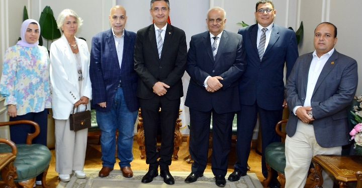 وزير التموين والتجارة الداخلية يستقبل وفد مجلس أمناء مدينة الشروق