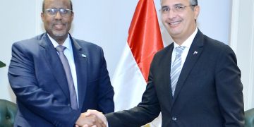 وزير التموين يلتقي سفير جمهورية الصومال الفيدرالية