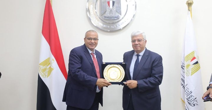 وزير التعليم العالي يكرم معهد النيل العالي للهندسة والتكنولوجيا بالمنصورة بمناسبة حصوله على اعتماد ABET الأمريكي