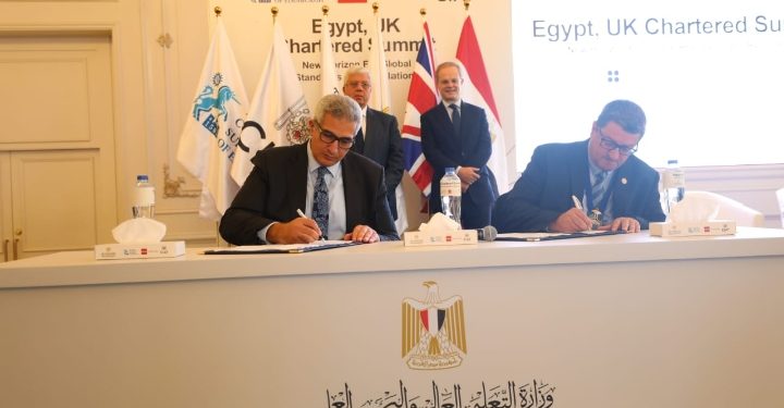 وزير التعليم العالى يشهد توقيع عقود لفتح مكاتب لعدد من هيئات التصنيف والتسجيل البريطانية